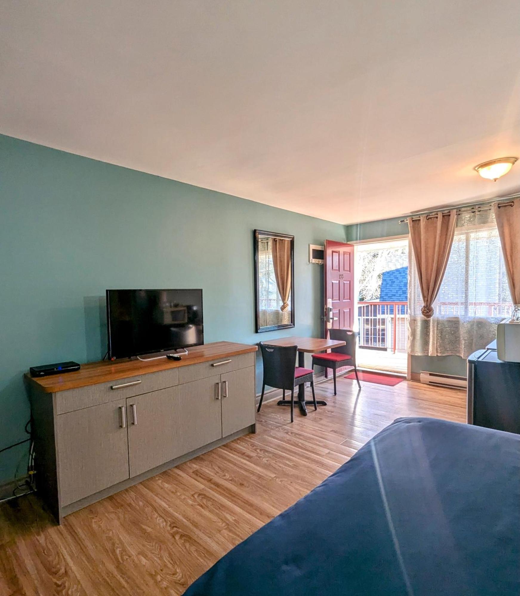 Motel Des Pentes Et Suites Saint-Sauveur Luaran gambar