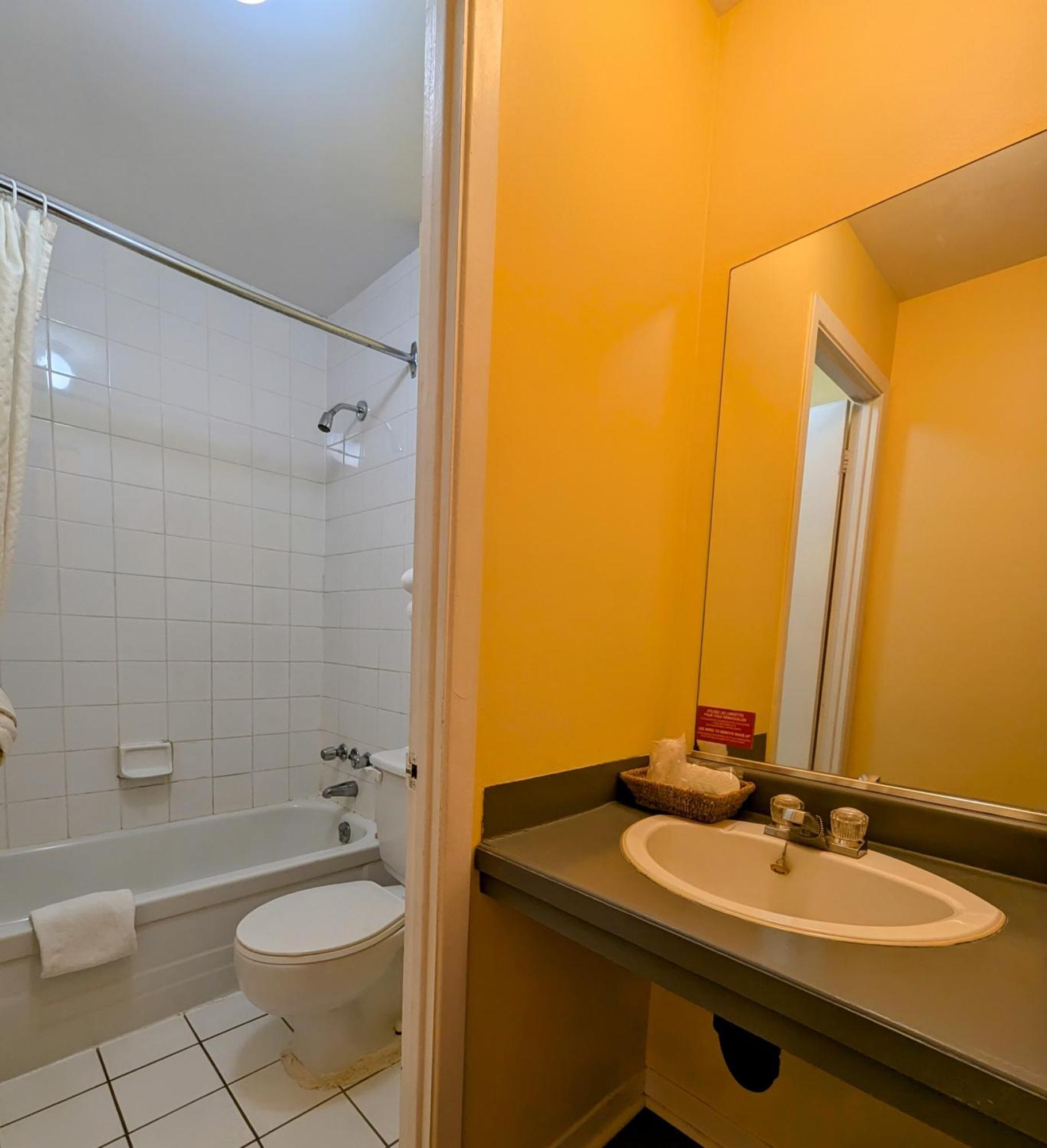 Motel Des Pentes Et Suites Saint-Sauveur Luaran gambar