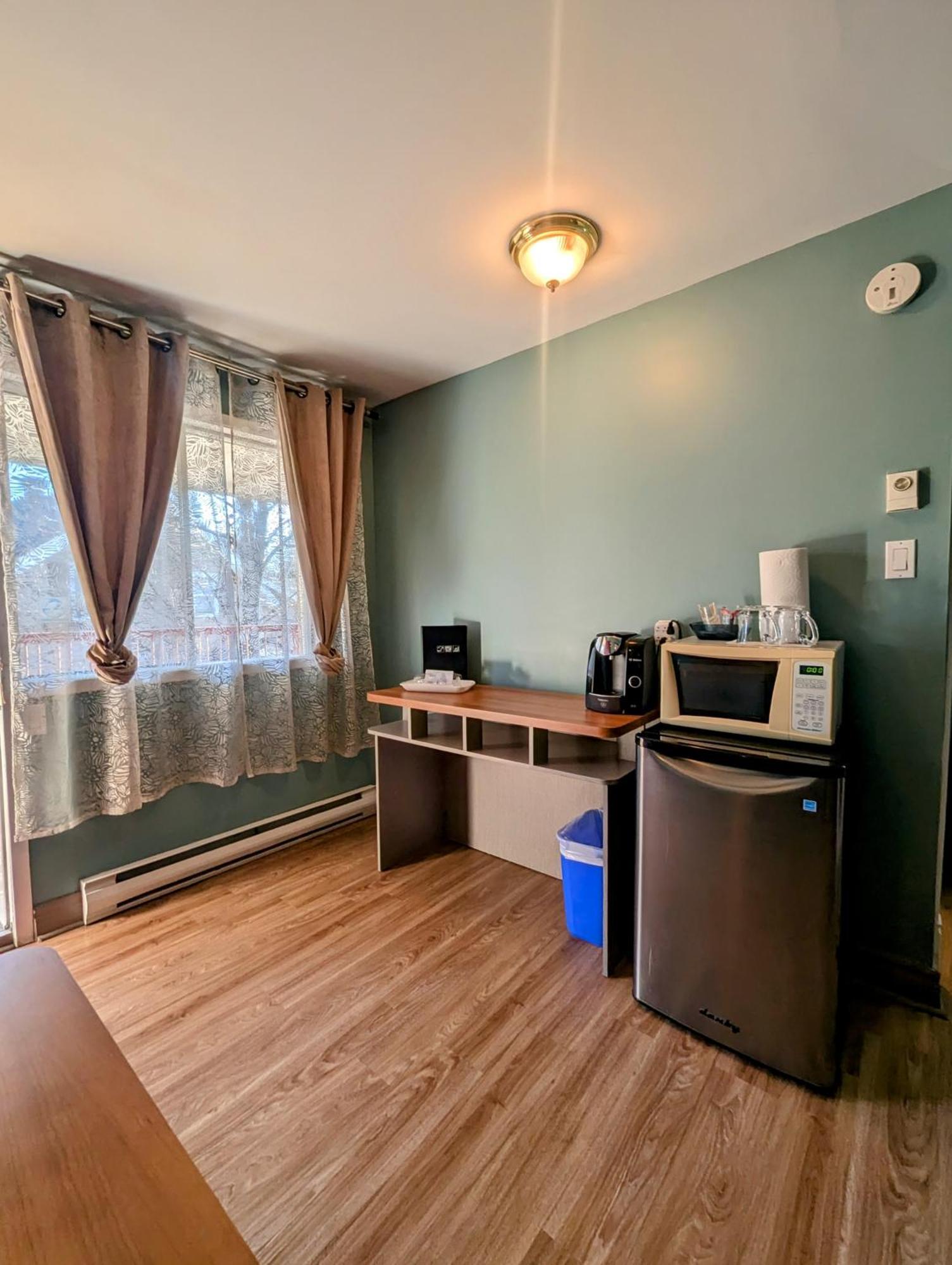 Motel Des Pentes Et Suites Saint-Sauveur Luaran gambar