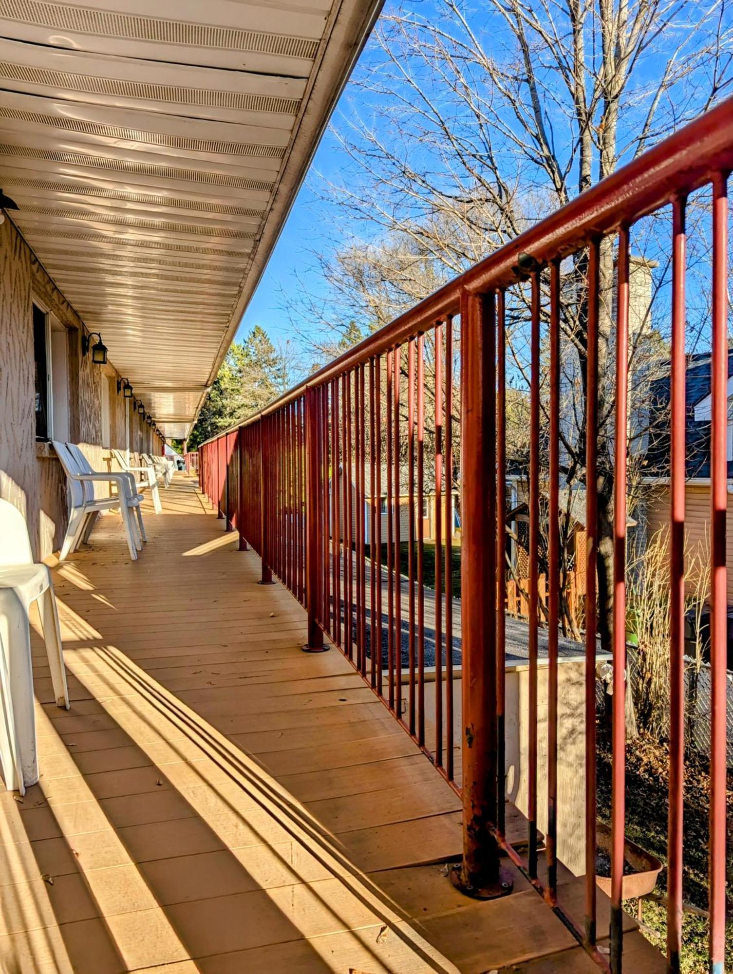 Motel Des Pentes Et Suites Saint-Sauveur Luaran gambar