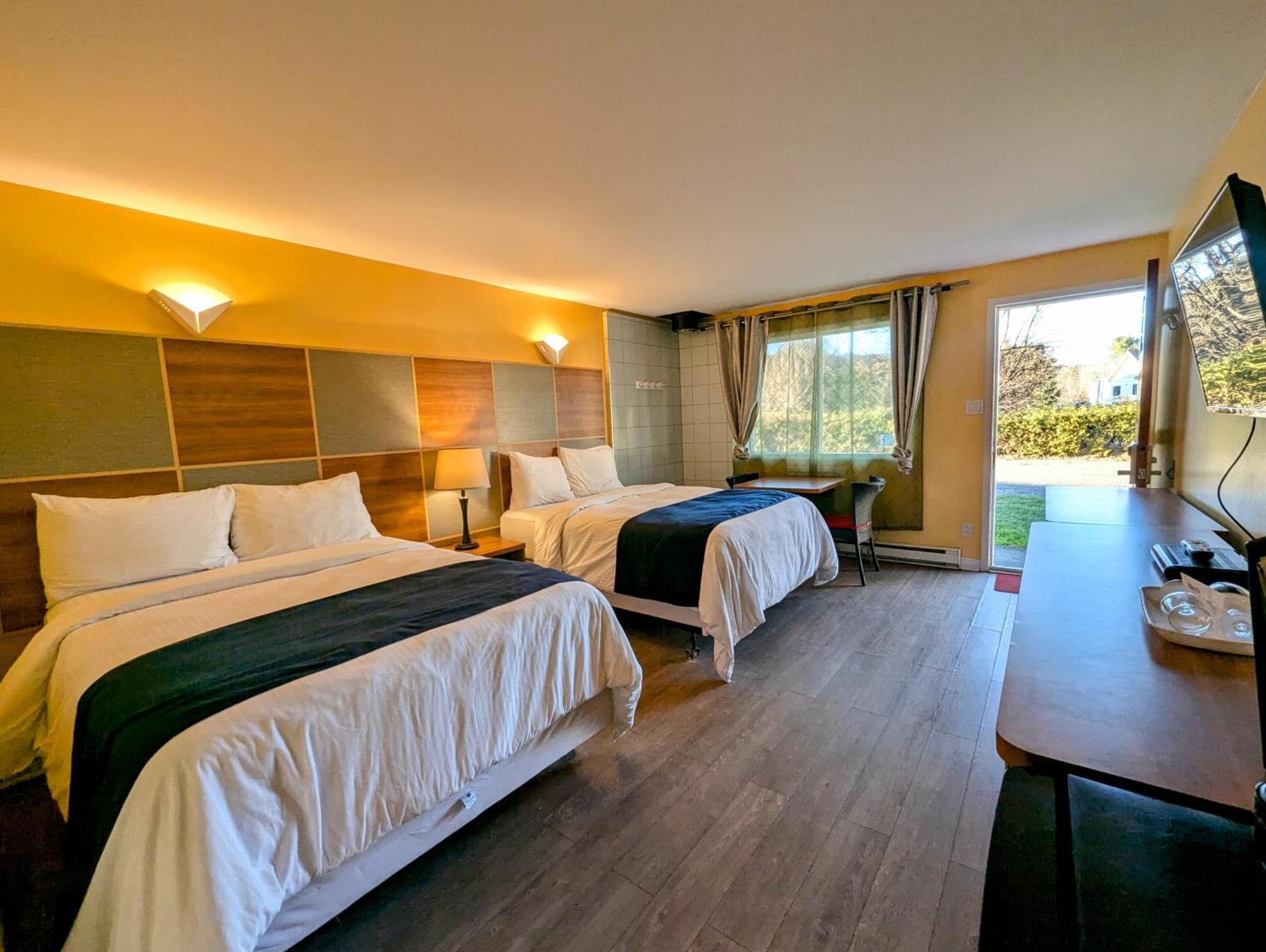 Motel Des Pentes Et Suites Saint-Sauveur Luaran gambar