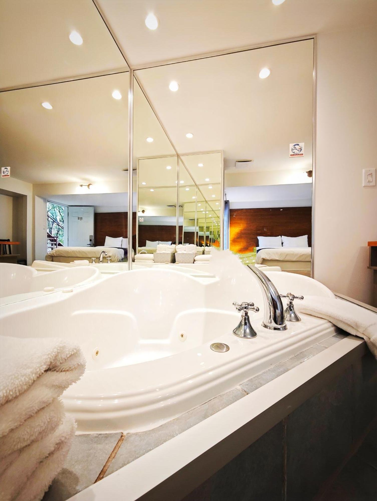 Motel Des Pentes Et Suites Saint-Sauveur Luaran gambar