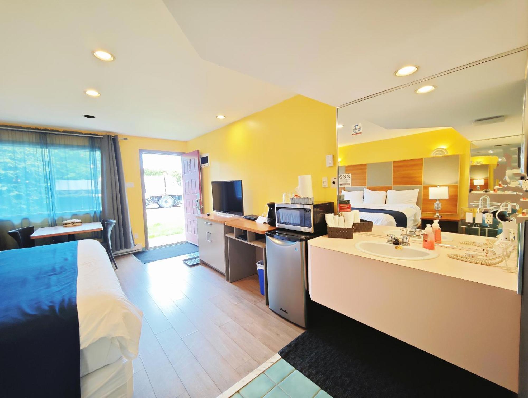Motel Des Pentes Et Suites Saint-Sauveur Luaran gambar