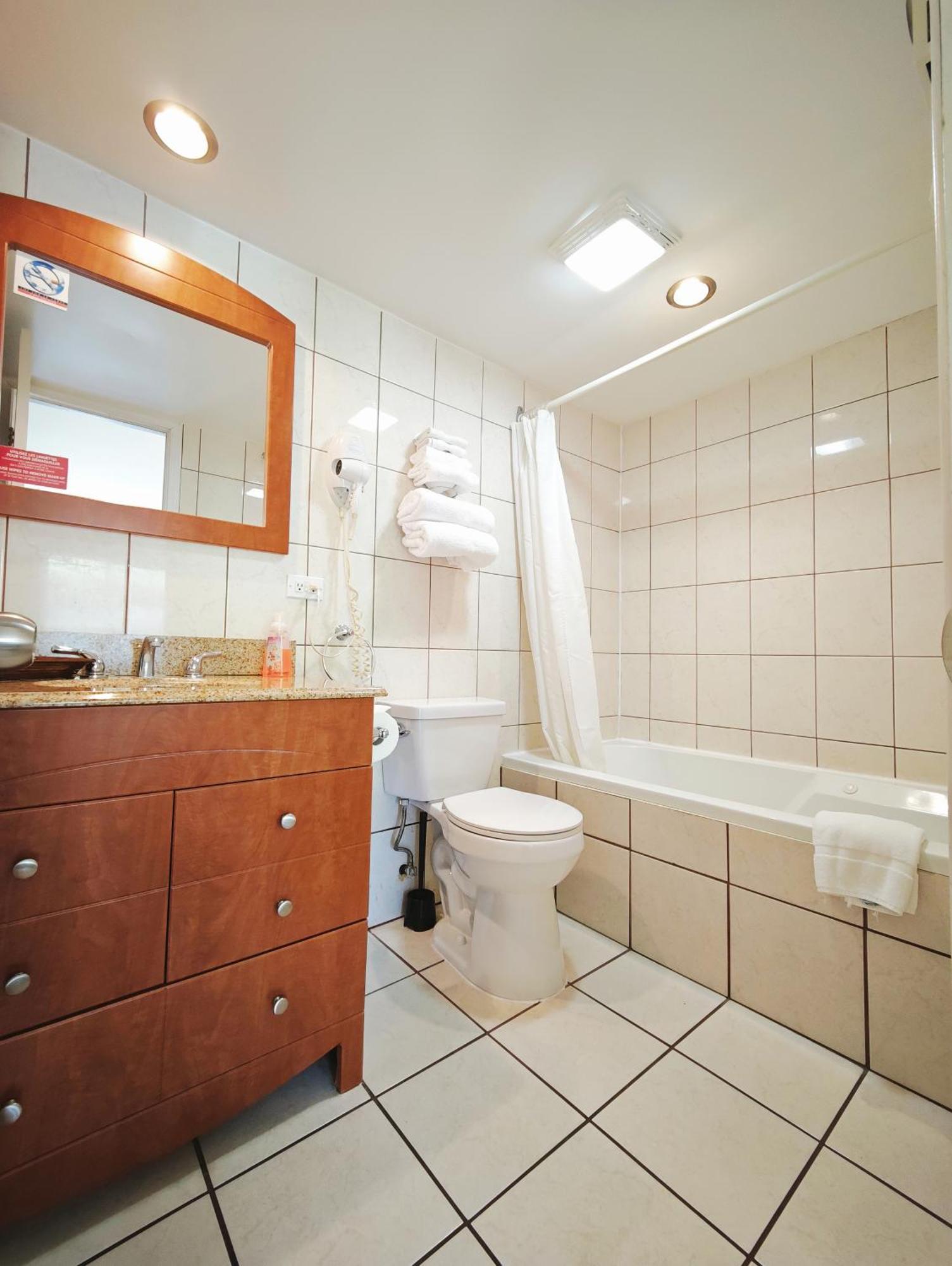 Motel Des Pentes Et Suites Saint-Sauveur Luaran gambar