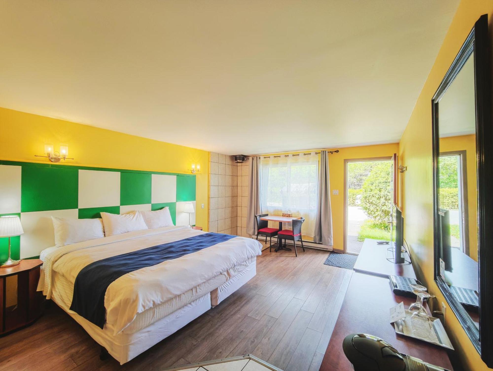 Motel Des Pentes Et Suites Saint-Sauveur Luaran gambar