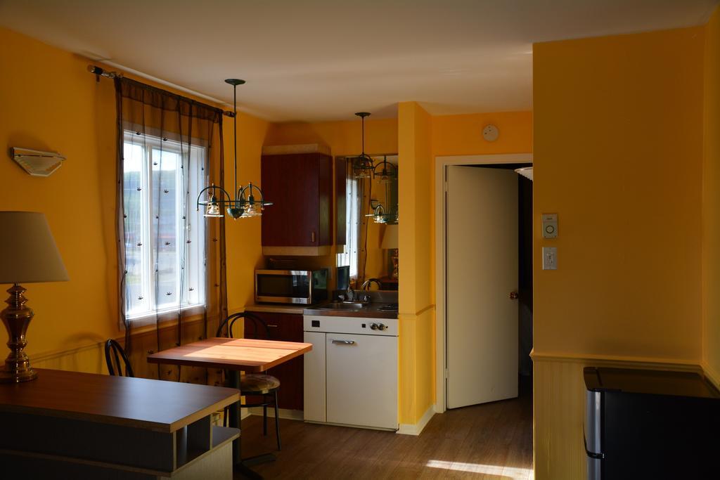 Motel Des Pentes Et Suites Saint-Sauveur Luaran gambar