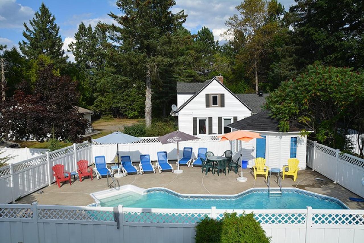 Motel Des Pentes Et Suites Saint-Sauveur Luaran gambar