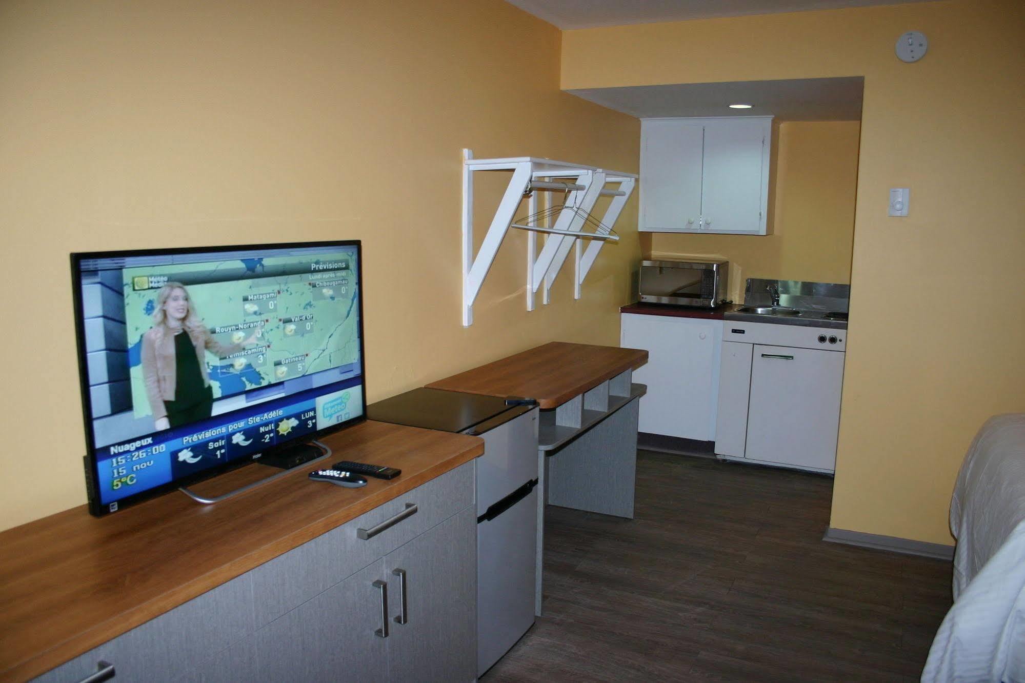 Motel Des Pentes Et Suites Saint-Sauveur Luaran gambar