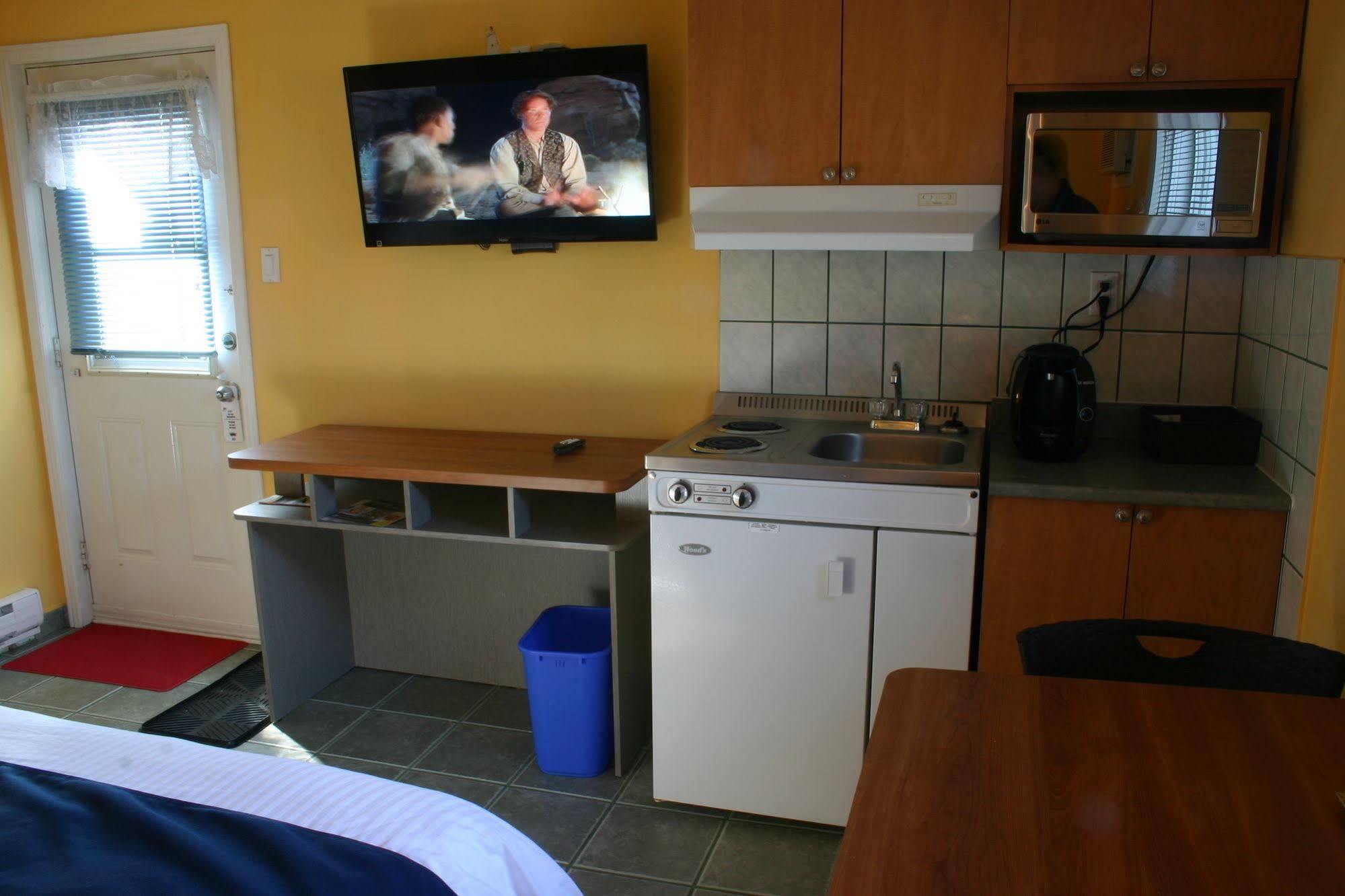 Motel Des Pentes Et Suites Saint-Sauveur Luaran gambar